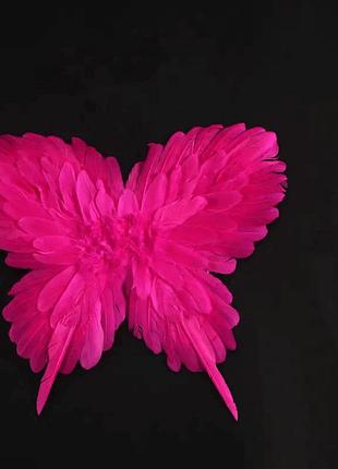 Крылья бабочки из перьев малиновые