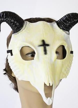 Маска белая коза пластик