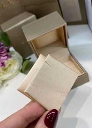 Коробочка под цепочку или серьги буллгари