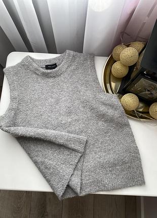 Жилетка мʼягка приємна