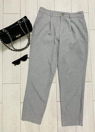 Базові жіночі брюки в сірому кольорі розмір l