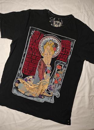 Футболка интересная детализированная