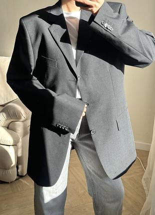 Чорний класичний піджак з чоловічого плеча оверсайз