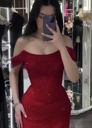 Шикарна вечірня сукня