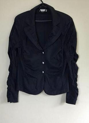 Очень красивый оригинальный жакет laurel