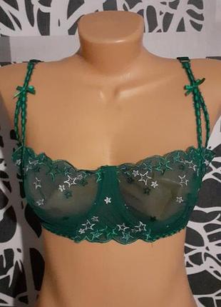 Женский изумрудный лифчик