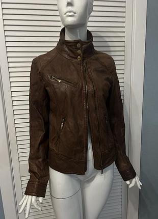 Стильна шкіряна куртка bershka