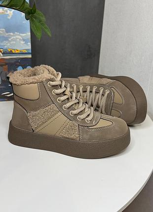 Зимові черевики на дівчинку