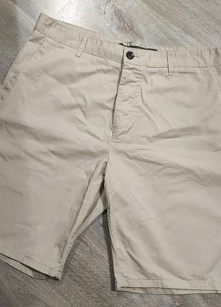 Бежевые коттоновые мужские шорты в размере 50-52
шорты чинос