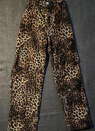 Неймовірно стильні актуальні штани в леопардовий принт від бренду asos