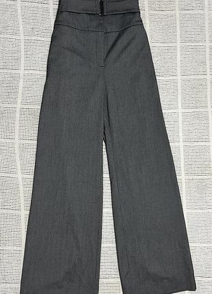 Стильні красиві сірі брюки від mango