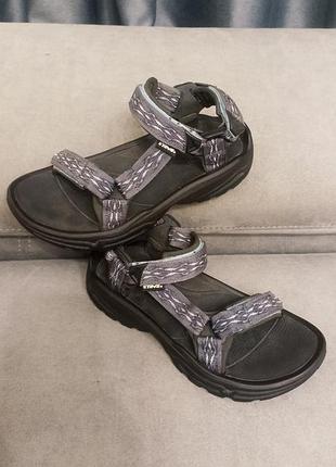 Босоніжки teva terra