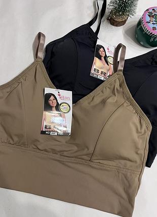 Продаж топи з еластичної тканини.