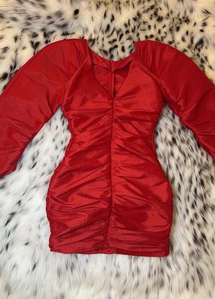 Ефектна коротка сукня