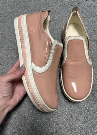 Сліпони лофери жіночі лаковані шкіряні