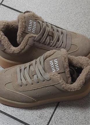 Кроссовки зимние.