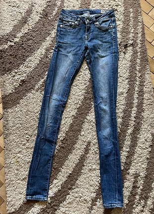 Джинсы женские зауженные