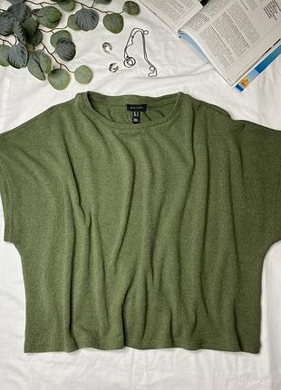 Вʼязана жіноча футболка