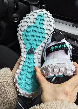 Мужские кроссовки nike acg mountain fly белые с черным