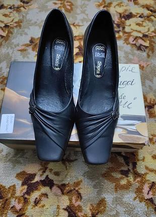 Туфли женские.