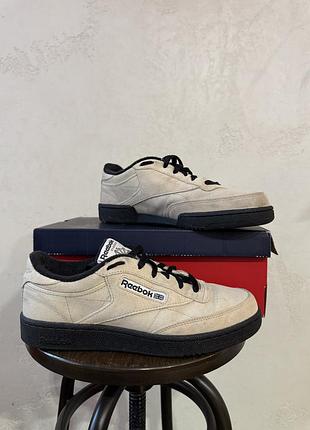 Кросівки унісекс reebok club c revenge legacy 42 бежеві замшеві