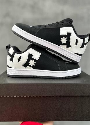 Dc court graffik black/white