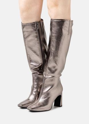 Бронзові чоботи