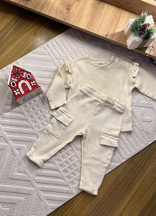 Молочний костюм f&f на дівчинку 9-12 місяців