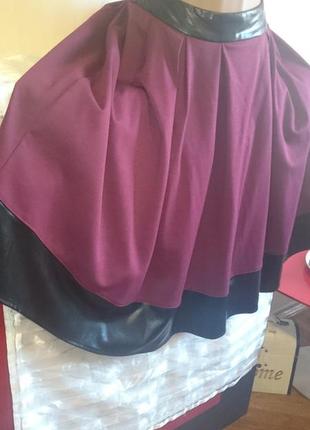 Шикарная брендовая юбка-клеш boohoo, плотная, с кожаным декором  размер 50/524 фото