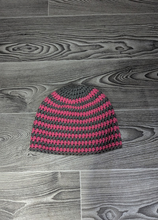 Шапка ручной работы розового цвета