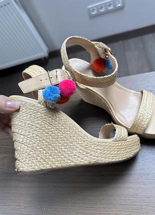 Босоніжки солом’яні