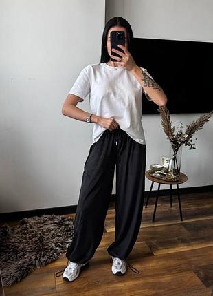 Чорні мʼякі широкі велюрові штани