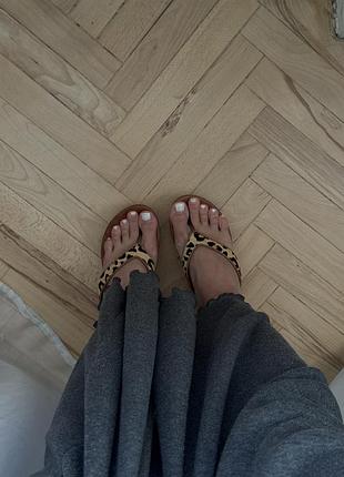 Босоніжки бренду ugg
