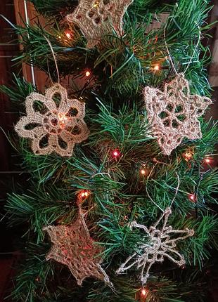 Комплект вязаных елочных украшений ручной работы