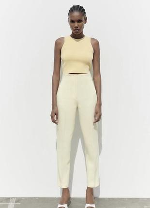 Нежно-желтые брюки с высокой посадкой от zara