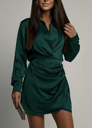 Розкішна смарагдова вечірня сукня