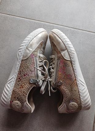 Легкие удобные элегантные кроссовки кеды