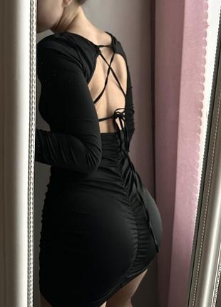 Черное мини платье