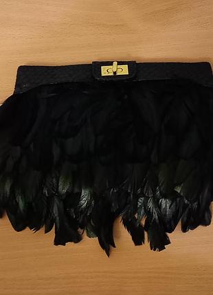 Клатч asos декорирован перьями