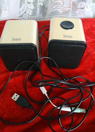 Колонки акустичні з регулюванням гучності.