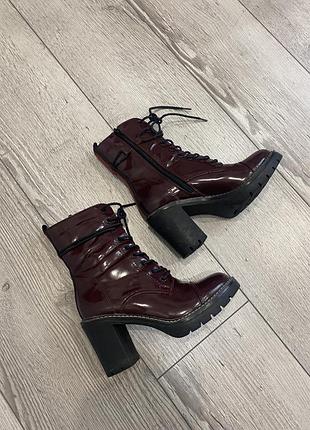 Ефектні лакові черевики
