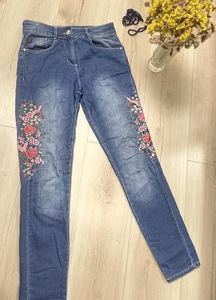 Оригінальні яскраві джинси із вишивкою на дівчину s xs