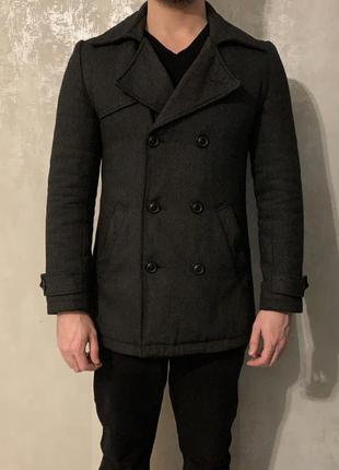 Стильне приталене осіннє пальто чоловіче