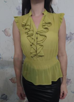 Блуза с рюшами цаета светлый лайм1 фото