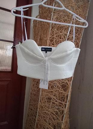 Нарядный стильный топ