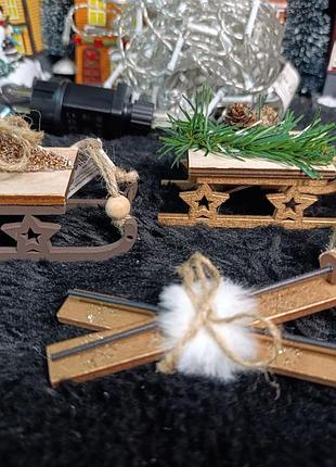 Санчата прикраса на ялинку камін підвіконня під ялинку декор різдвяний