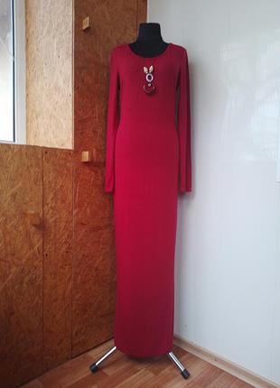 Брендовое вискозное трикотажное длинное платье