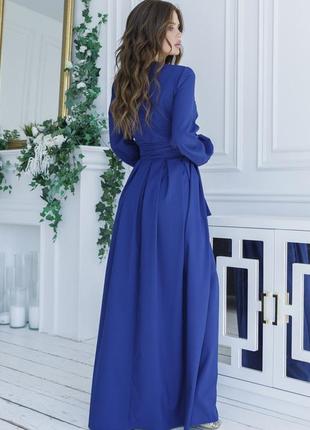 Синее длинное приталенное платье кроя на запахс разрезом2 фото