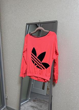 Яскрава кофта