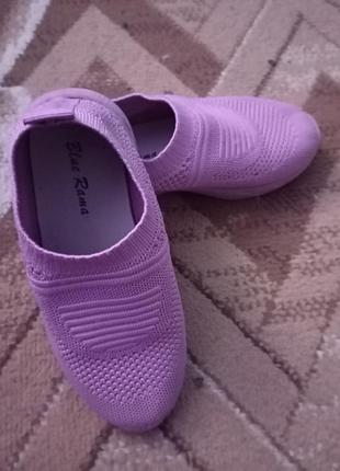 Продам обувь 30 г. шапка в подарок девочке